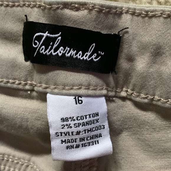 Women’s long shorts from TAILORMADE.   Size 16. - Picture 2 of 4